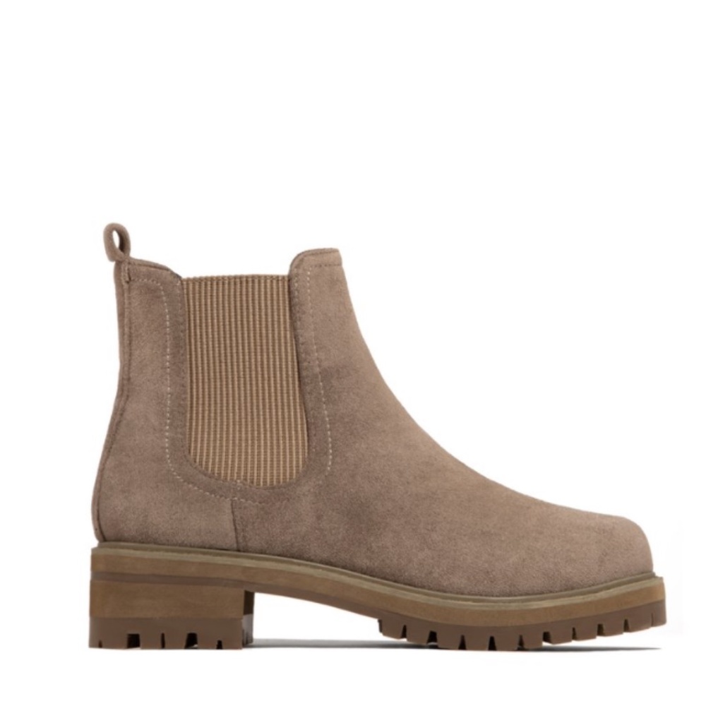 !! NEW !! Pull On Chelsea Boots in Taupe - Picture 2 of 7